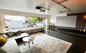 Geräumiges Apartment mit XXL Leinwand I Parkplatz I WiFi